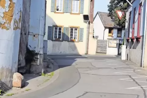 Kein Sanierungskonzept: Flickerei in der Hintergasse.
