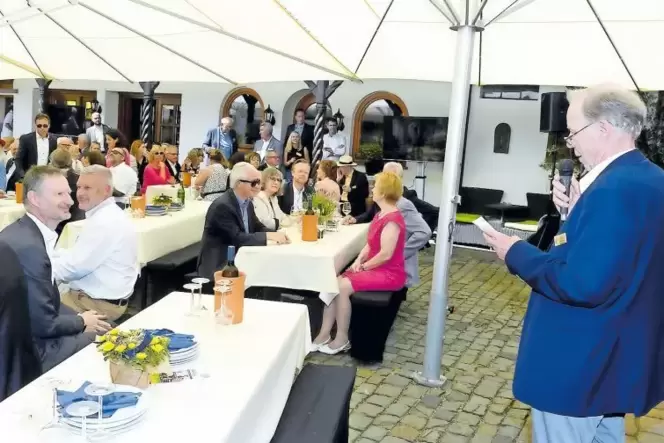 Rund 100 Personen feierten das 40-jährige Bestehen des Lions-Clubs Donnersberg im Weingut Axel Müller in Flörsheim-Dalsheim. Rec Rund 100 Personen feierten das 40-jährige Bestehen des Lions-Clubs Donnersberg im Weingut Axel Müller in Flörsheim-Dalsheim. Rec