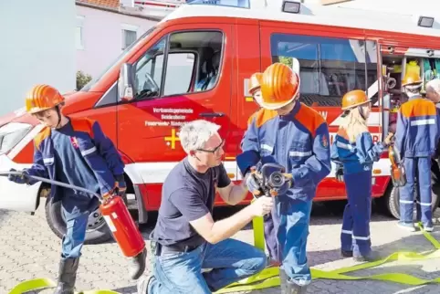Zwischen zehn und 16 Jahre alt ist der Nachwuchs der Feuerwehr in Niederkirchen. Die Jungen und Mädchen machen sich unter andere