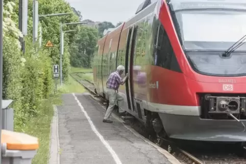 Bereits seit Jahren wartet die Gemeinde Hirschhorn darauf, dass ihr Bahnhaltepunkt barrierefrei ausgebaut wird. . Nun wäre auch 