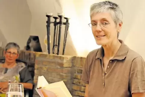 Gewölbekeller statt große Bühne: Petra Morsbach liest zwar im Von-Busch-Hof, aber eine Etage tiefer als gewohnt.