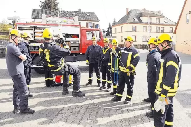 »Man muss schon ein bisschen bekloppt sein, um da mitzumachen ? im positiven Sinn«, sagt Thorsten Preyer (Dritter von rechts) üb