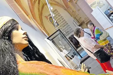 „Tragbare Heimat“: ein typisch somalisches Frauenkleid, für die 24-jährige Somalierin Lul eine Erinnerung an die Zeit vor der He