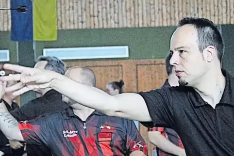 Konzentriert beim Wurf: Florian Cattarius (DC Nostra Dart Mus).