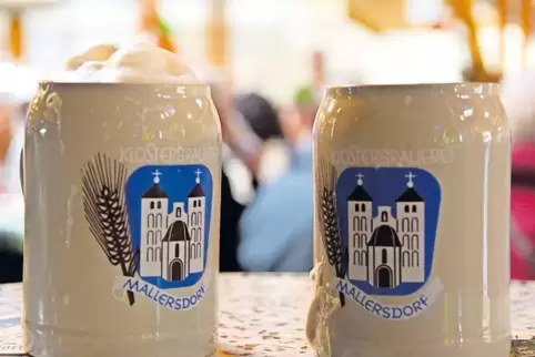 Mallersdorfer Klosterbräu gibt es traditionell im Krug, etliche Biere werden im Fass zum Fest geliefert.