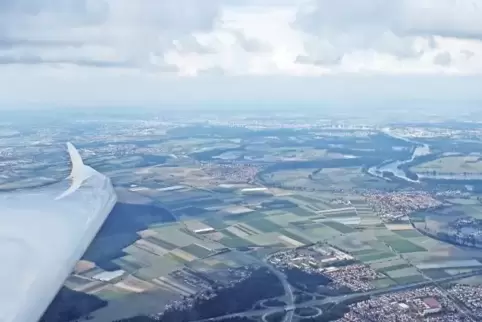 „Segelfliegen hängt das Hirn aus“, beschreibt Pilot Lutz Hildebrandt das Gefühl.