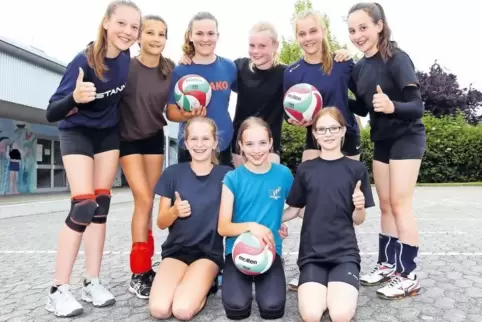 Verschworene Gemeinschaft: die Volleyball-Talente des TuS Heiligenstein an der Schule in Berghausen.