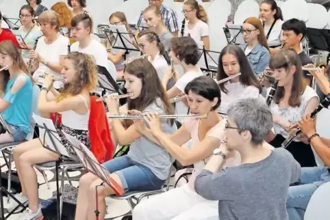 Ein Ausschnitt des Woodwind-Orchestras bei der Probe: Im Ensemble wirken insgesamt 75 Musiker mit.