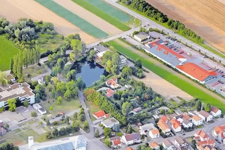 Am Ortsrand von Iggelheim, ganz in der N&auml;he von Rathaus und Wasgau-Markt, w&auml;re Platz f&uuml;r ein neues Kreishaus.