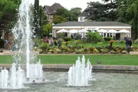 Im Sommer beliebt, im Winter oft wenig besucht: Der Kurpark und das Café Traubenkur von der Brunnenhalle aus betrachtet.  Archiv
