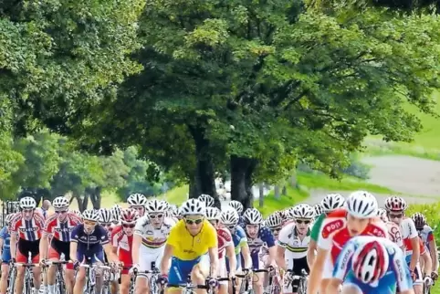 Am Samstag geht’s wieder bergauf nach Käshofen: Im Trofeo-Peloton frühere Jahre fuhr der Gesamtführende aber noch in Gelb.