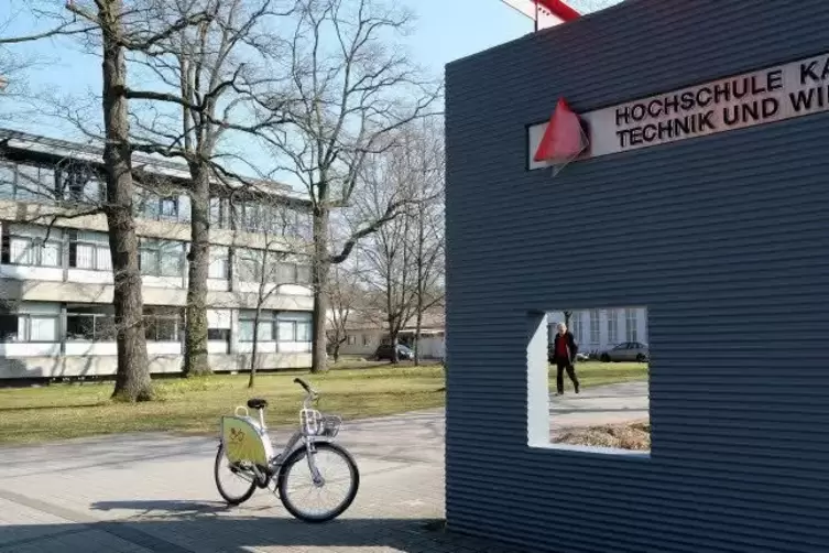 Das „Tor“ zur Hochschule Karlsruhe – Technik und Wirtschaft. Foto: Stockhoff