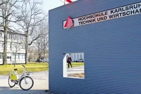 Das „Tor“ zur Hochschule Karlsruhe – Technik und Wirtschaft.