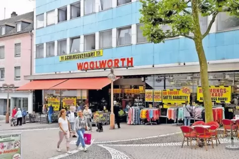 Erst war Schlussverkauf, ab Montag ist zu: Das Kaufhaus Woolworth schließt, wird modernisiert und öffnet wieder im August.