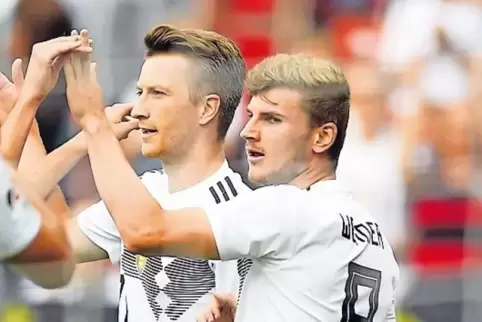 Gut war nur der Start: Timo Werner bejubelt sein Führungstor. Links Vorlagengeber Marco Reus.