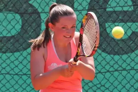 Die Althornbacher Spielführerin Julia Sapich gewann gegen die erst 13-jährige Speyerin Alicia Mall ihr Einzel mit 6:2 und 6:3.  