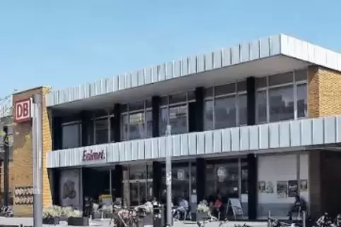 Mehr Räder als Abstellmöglichkeiten gibt es am Hauptbahnhof Landau.