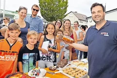Die Kinder haben Andreas Kunze in der Schule erwartet.