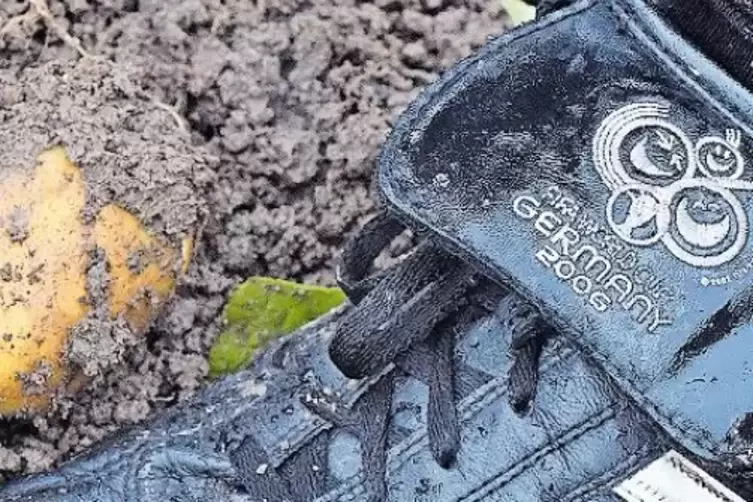 Zum echten Anpfiff geh&ouml;ren echte Schuhe &ndash; die von der WM 2006