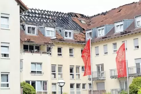 Der rechte Flügel und mittlere Gebäudeteil (Rückansicht) wurden beim Brand am stärksten in Mitleidenschaft gezogen.