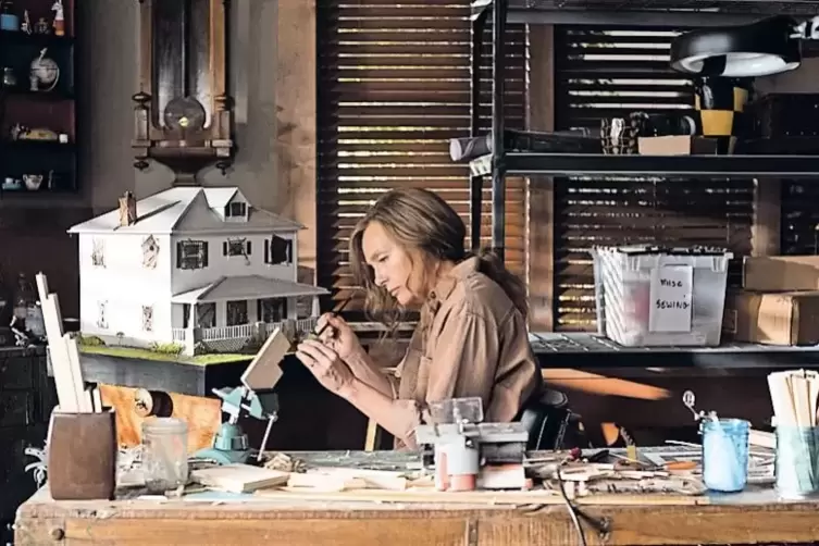 Miniaturwelten im Puppenhausformat: Annie (Toni Collette) verarbeitet ihren Verlustschmerz.