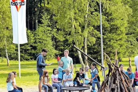 Lagerfeuer, illuminierte Zelte und Wanderungen bot die Kinderfreizeit in Waldfischbach-Burgalben.