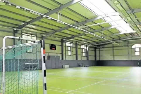 Preisgünstig: Die neue Sporthalle in Waldsee ist eine einfache Binderkonstruktion.