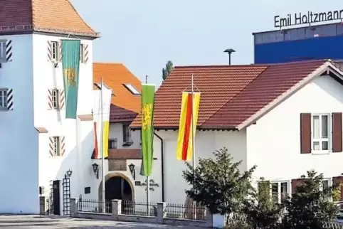 Häuser geplant: Holtzmann-Gelände hinter Wartturm.