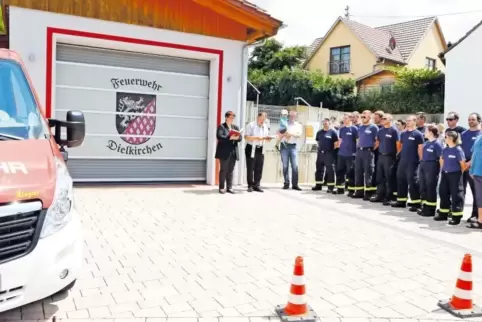 Die Einweihung des neuen Feuerwehrgerätehauses übernahmen Pfarrerin Elisabeth Dominke und Pfarrer Bernd Schneider, die das Gebäu