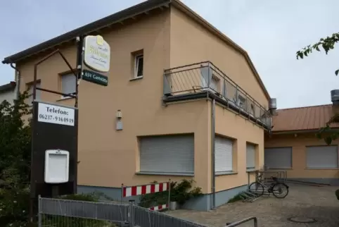 In die Gaststätte der Fußgönheimer Mehrzweckhalle soll ein Arzt einziehen. Die Ortsgemeinde hält an diesem Plan fest, auch wenn 