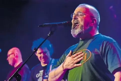 Schmissige Texte und gute Musik: Die „Anonyme Giddarischde“ treten am Samstagabend in Neuhofen auf.