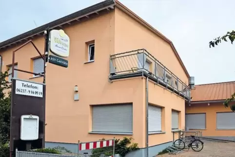 In die Gaststätte der Fußgönheimer Mehrzweckhalle soll ein Arzt einziehen. Die Ortsgemeinde hält an diesem Plan fest, auch wenn 