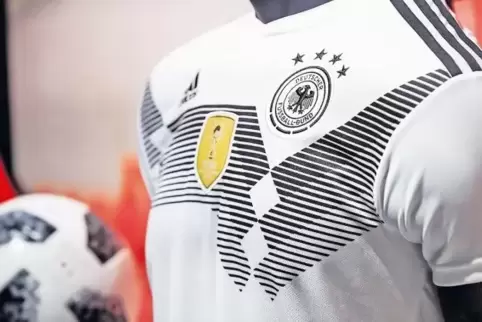 Das offizielle Trikot der deutschen Fußball-Nationalmannschaft bei der aktuellen WM in Russland: laut Sporthandel der am meisten