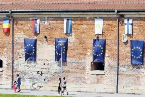 Flagge zeigen für Europa: Nicht nur Fahnen wurden im ganzen Stadtgebiet für die Aktion gehisst, sondern auch die Europa-Hymne ge