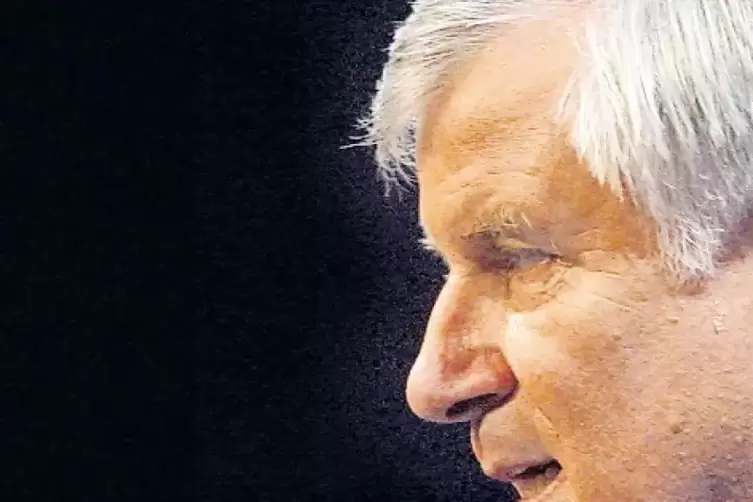 Angela Merkel (CDU) und Horst Seehofer (CSU) sind wieder mal auf Konfrontationskurs. Diesmal ist sogar die Regierung in Gefahr.
