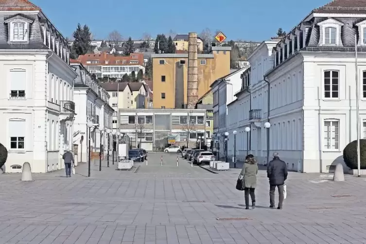 Herzogsvorplatz mit Ex &bdquo;Park&ldquo;-Verwaltung.