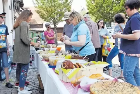 Die Tafel auf dem Plätzel war reicht gedeckt.