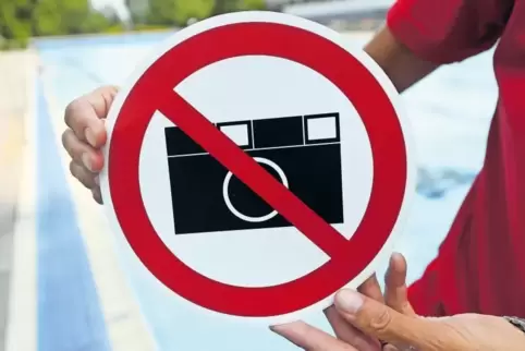 In manchen Freibädern herrscht ein explizites Fotografieverbot. Im Kreis Südliche Weinstraße wird unterschiedlich mit dem Thema 