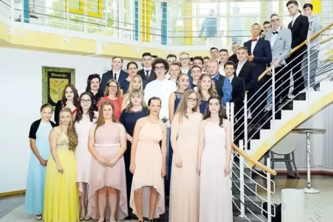 Nehmen auf der Treppe des Lebens die nächste Stufe: 47 Schüler der Albert-Schweitzer-Realschule plus Winnweiler sind mit der Ber