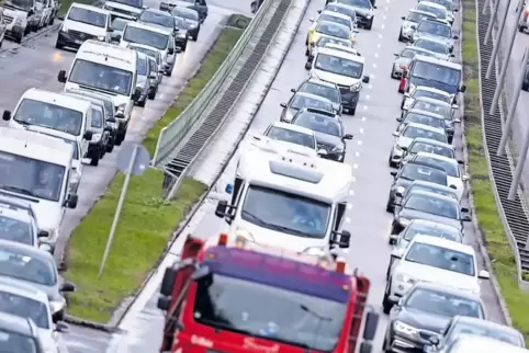Volle Straßen sind nicht nur im Münchner Berufsverkehr ein gewohntes Bild. Durch den Autoverkehr entsteht heute mehr und nicht, 