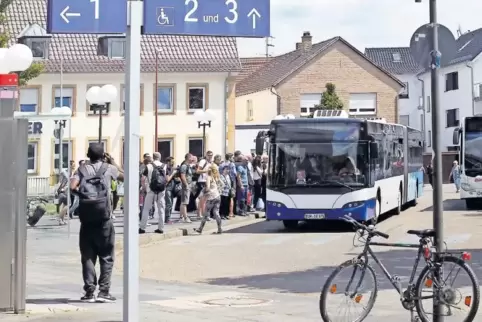 Zwischen Schifferstadt (Foto) und Ludwigshafen fuhren zeitweise statt Zügen Ersatzbusse. Vor allem im morgendlichen Berufsverkeh