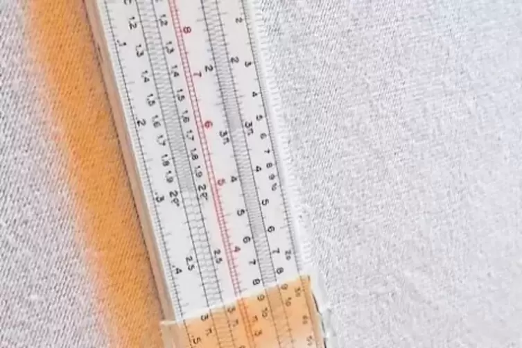 Jobst Hauck aus Leinsweiler nutzte den Rechenstab w&auml;hrend seiner Ausbildung.