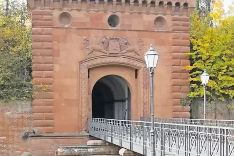 Festungstor und Wahrzeichen der Stadt: Weißenburger Tor.
