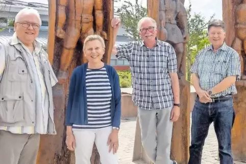 Werden heute vom Goethe Gymnasium Germersheim verabschiedet: Christian Firlus, Michaela Emling, Karl-Heinz Petry und Siegbert Di