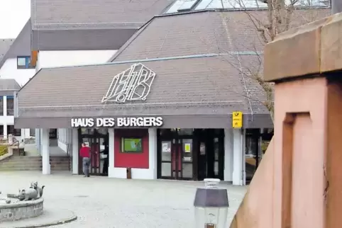 Derzeit ziert noch der alte Name die in Congress Center Ramstein umbenannte Kultur- und Tagungsstätte.