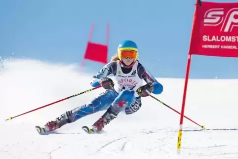 Auf Skiern, seit sie zweieinhalb ist: die Römerbergerin Nele Hundinger.