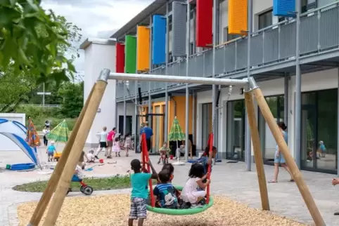Die Kinder haben ihre neue Kita längst erobert.  Foto: van