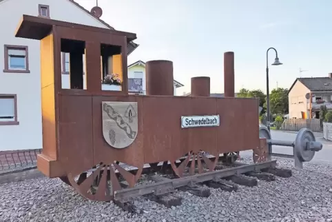 Nur diese Lok erinnert in Schwedelbach noch an die Bachbahn, die zwischen 1918 und 1972 hier Station machte. Am Sonntag wird an 