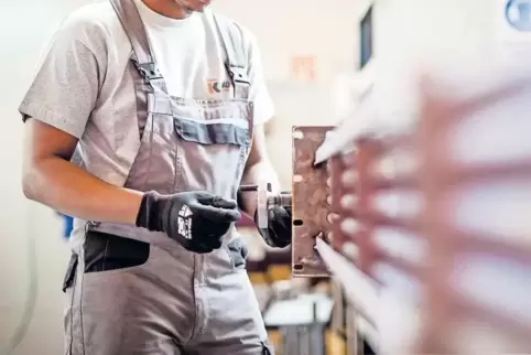 Asylbewerber sollen in Teilzeit in Betrieben arbeiten.