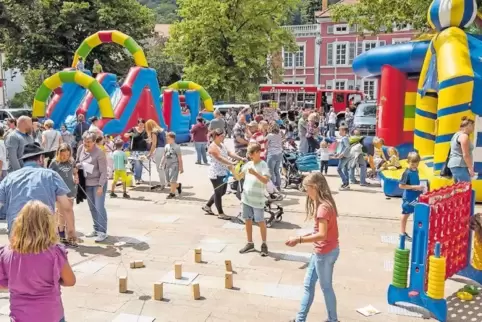 An allerlei Stationen konnten die Kinder auf dem Alten Markt ihrem Spieltrieb freien Lauf lassen.